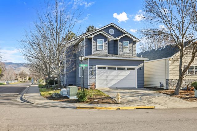 369 Meadow Drive, Ashland, OR 97520