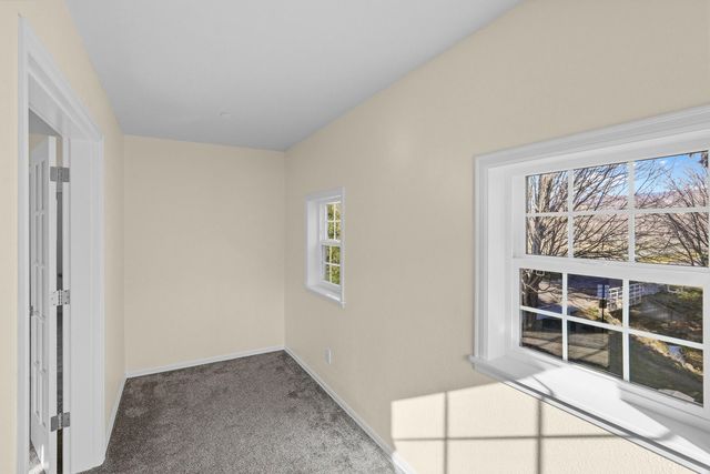 369 Meadow Drive, Ashland, OR 97520