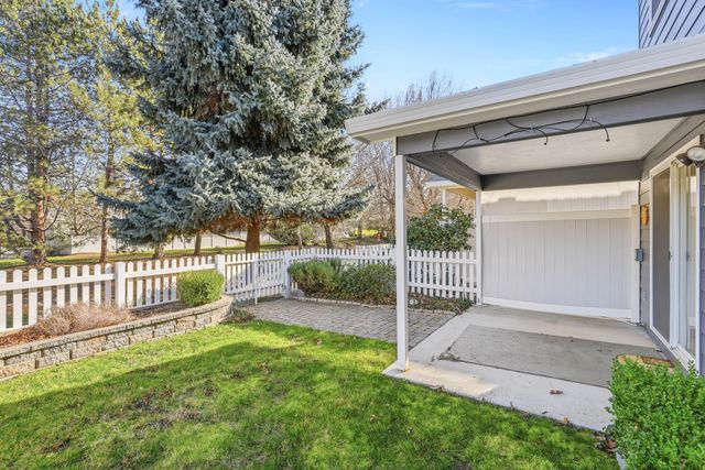 369 Meadow Drive, Ashland, OR 97520