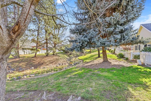 369 Meadow Drive, Ashland, OR 97520