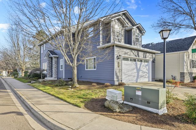 369 Meadow Drive, Ashland, OR 97520