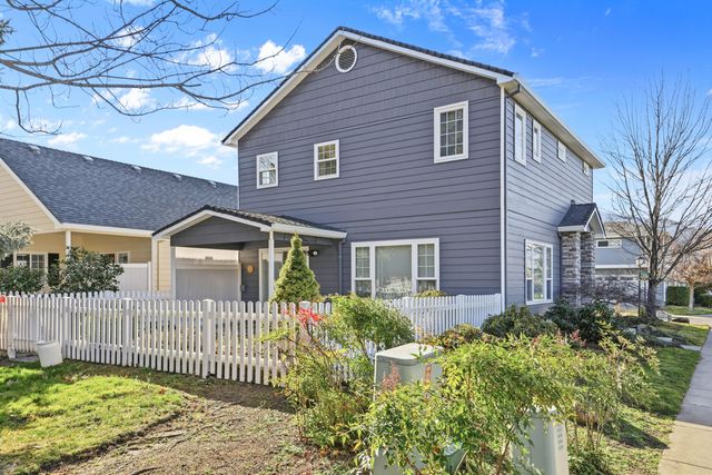 369 Meadow Drive, Ashland, OR 97520