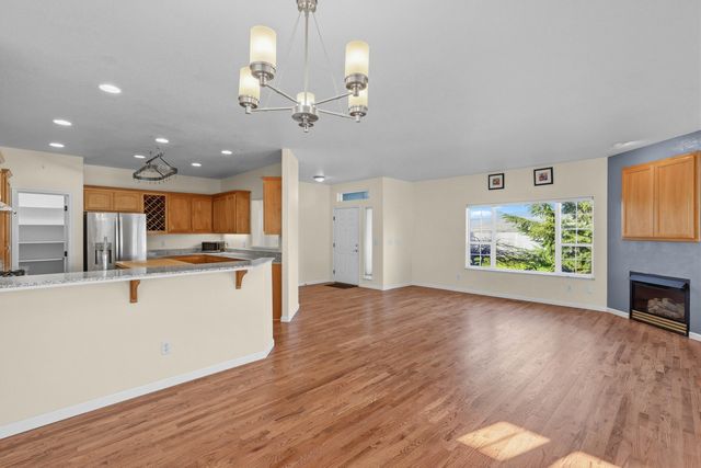 369 Meadow Drive, Ashland, OR 97520