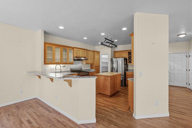 369 Meadow Drive, Ashland, OR 97520