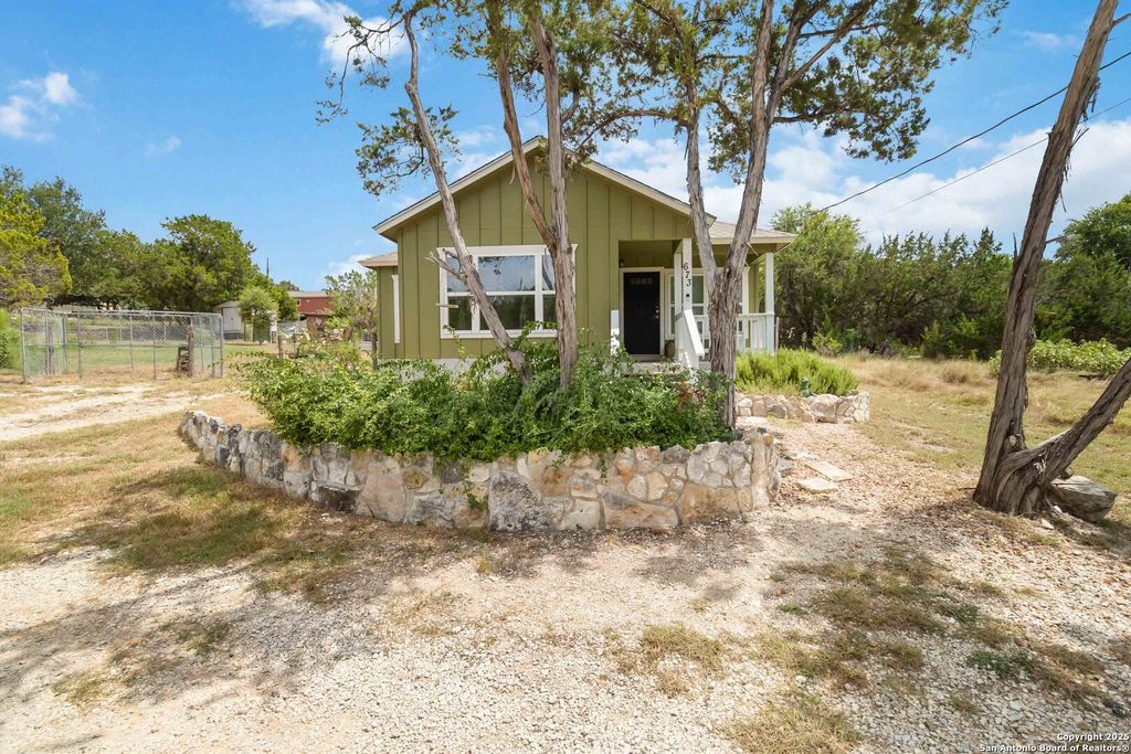 673 Deer Run Pass, Canyon Lake, TX 78133
