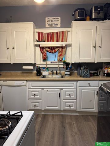 800 W 9th Street, York, NE 68467