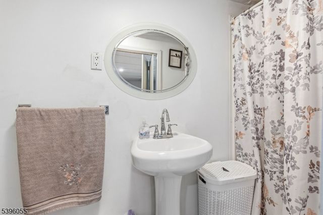 106 W Gibbons St, Linden City, NJ 07036