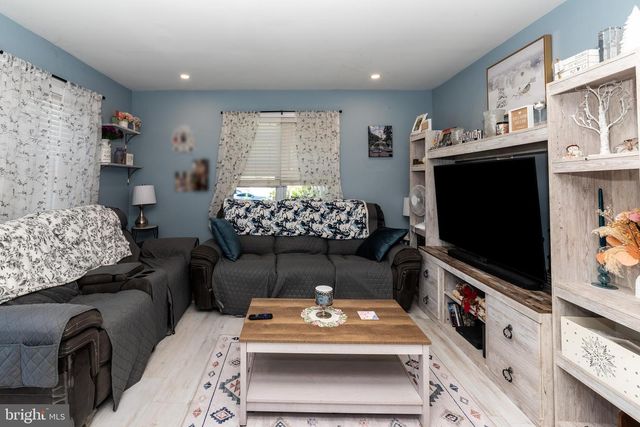 406 OAK AVE, West Berlin, NJ 08091