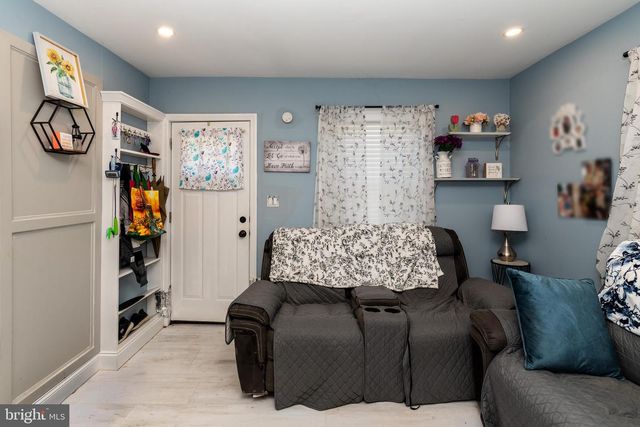 406 OAK AVE, West Berlin, NJ 08091
