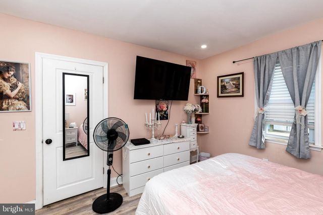 406 OAK AVE, West Berlin, NJ 08091