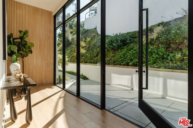 1648 Summitridge Drive, Beverly Hills, CA 90210