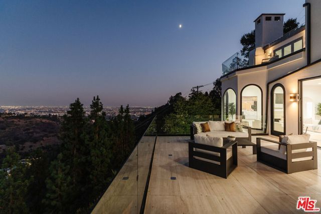 1648 Summitridge Drive, Beverly Hills, CA 90210