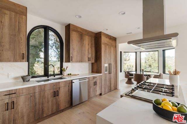 1648 Summitridge Drive, Beverly Hills, CA 90210