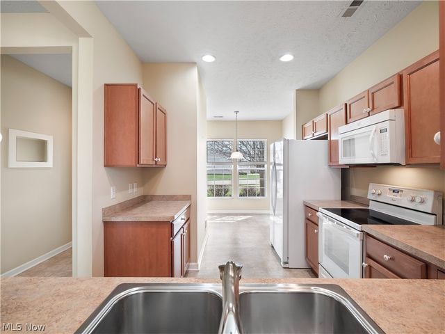 37952 Ashfield Way, North Ridgeville, OH 44039