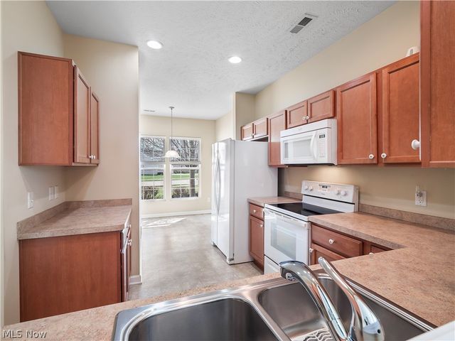 37952 Ashfield Way, North Ridgeville, OH 44039