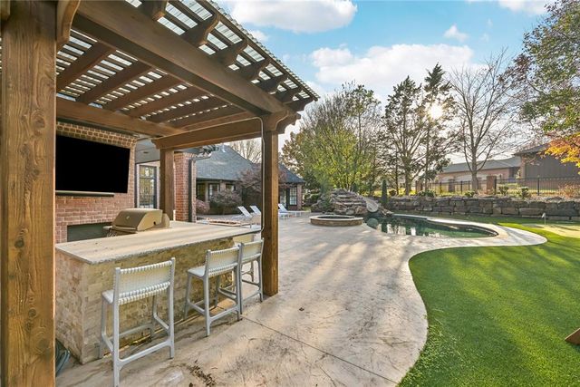 1401 Oak Tree Drive, Edmond, OK 73025