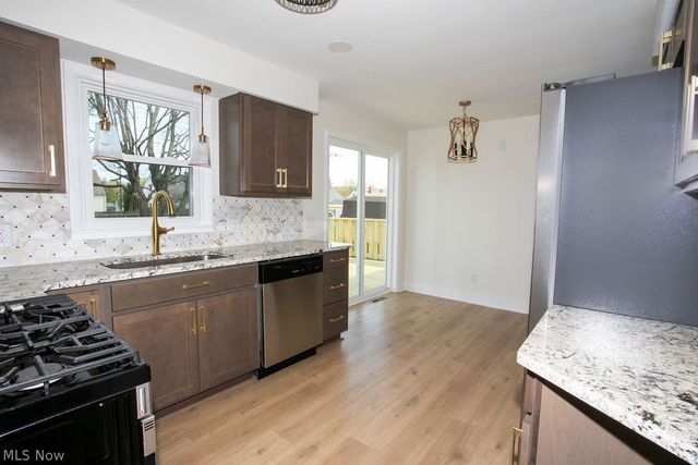 556 Idora Lane, Struthers, OH 44471