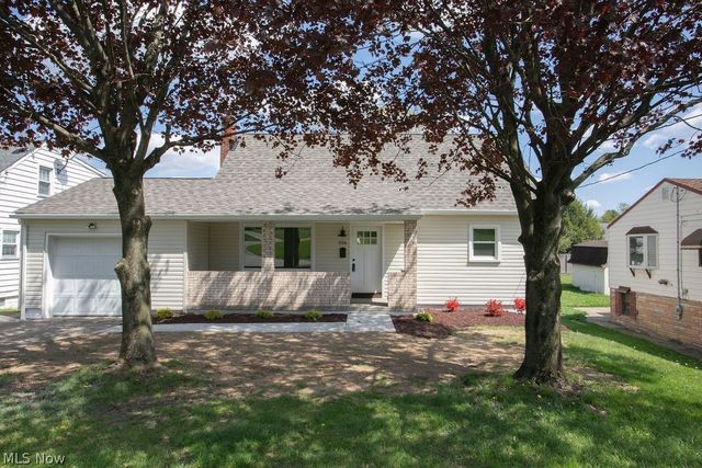 556 Idora Lane, Struthers, OH 44471