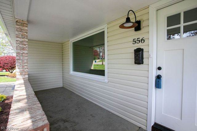 556 Idora Lane, Struthers, OH 44471