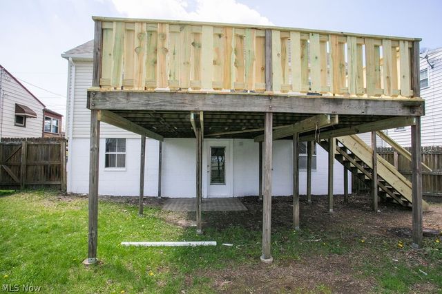 556 Idora Lane, Struthers, OH 44471