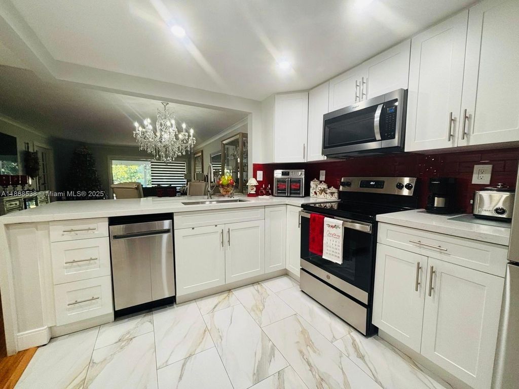 3501 Inverrary Dr 201, Lauderhill, FL 33319