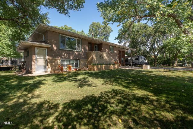5280 17th Avenue NE, Bismarck, ND 58501 property photo