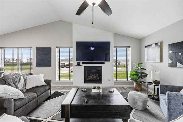 729 Heartland Court, Fairfax, IA 52228