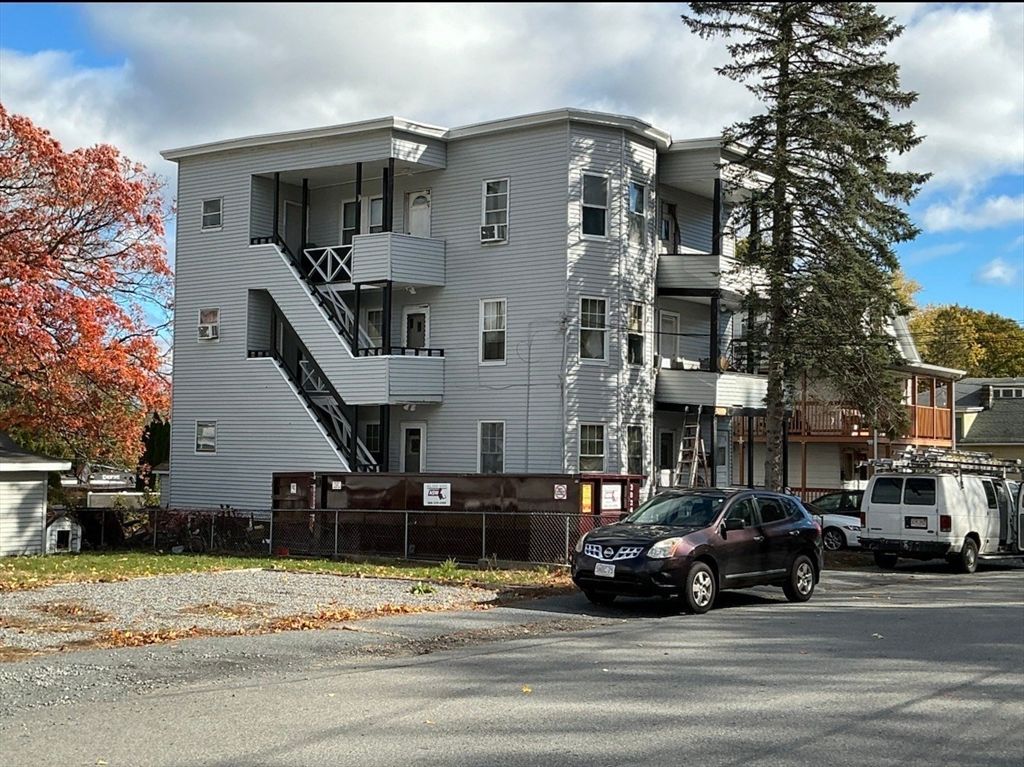 6 Longwood Ave, Leominster, MA 01453