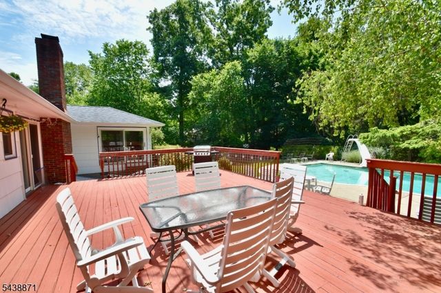 615 Lamanna Dr, River Vale Twp., NJ 07675