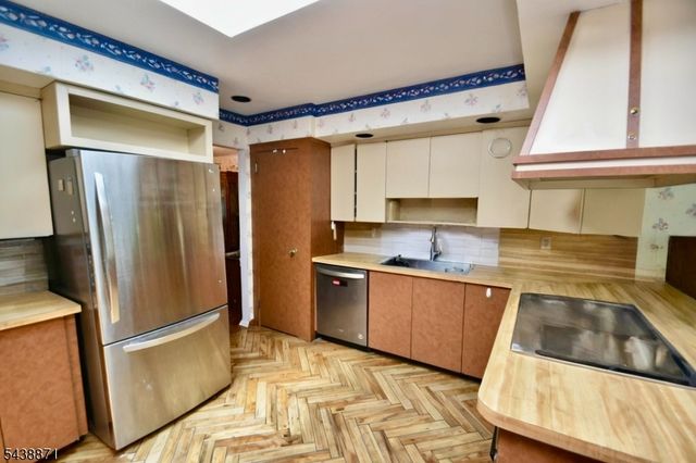615 Lamanna Dr, River Vale Twp., NJ 07675