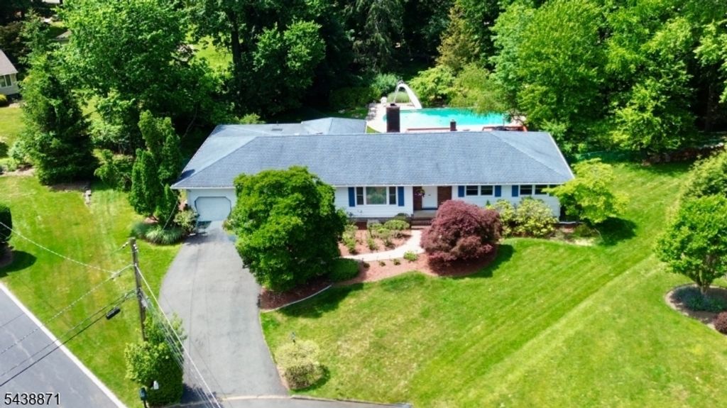 615 Lamanna Dr, River Vale Twp., NJ 07675