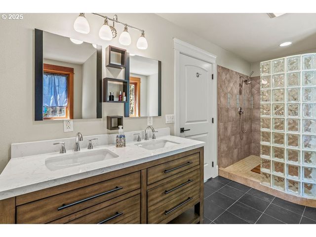 2608 CASCADE Way, Longview, WA 98632