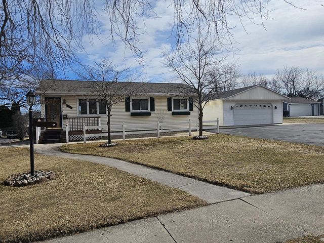 1465 N 8th STREET, Manitowoc, WI 54220