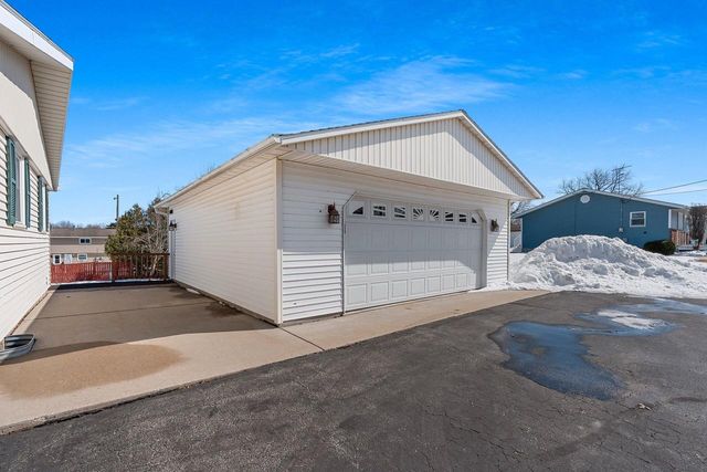 1465 N 8th STREET, Manitowoc, WI 54220