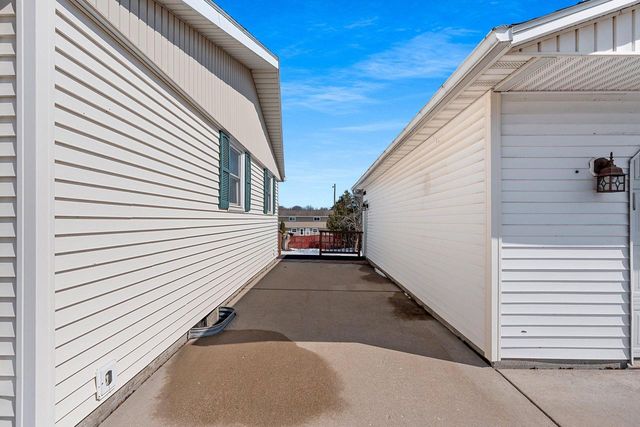 1465 N 8th STREET, Manitowoc, WI 54220