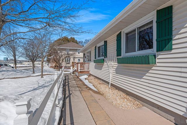 1465 N 8th STREET, Manitowoc, WI 54220