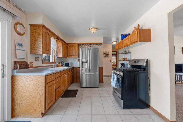 1465 N 8th STREET, Manitowoc, WI 54220