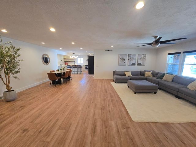 3216 W Ellison Drive, Springfield, MO 65810