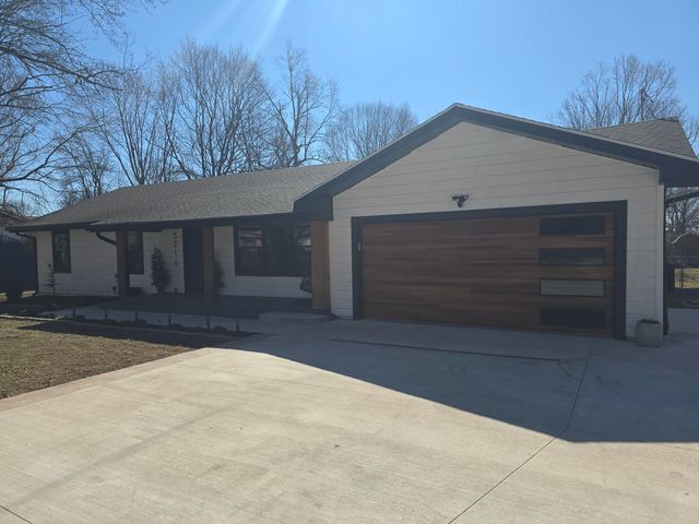 3216 W Ellison Drive, Springfield, MO 65810