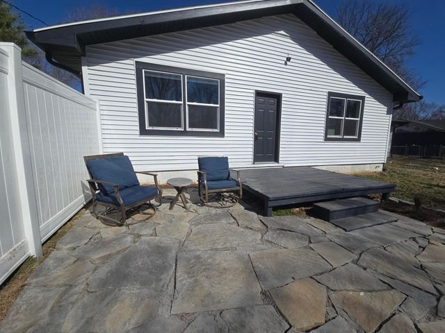 3216 W Ellison Drive, Springfield, MO 65810