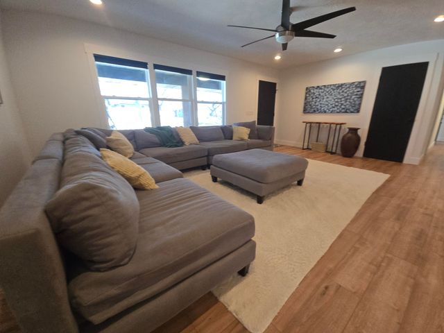 3216 W Ellison Drive, Springfield, MO 65810