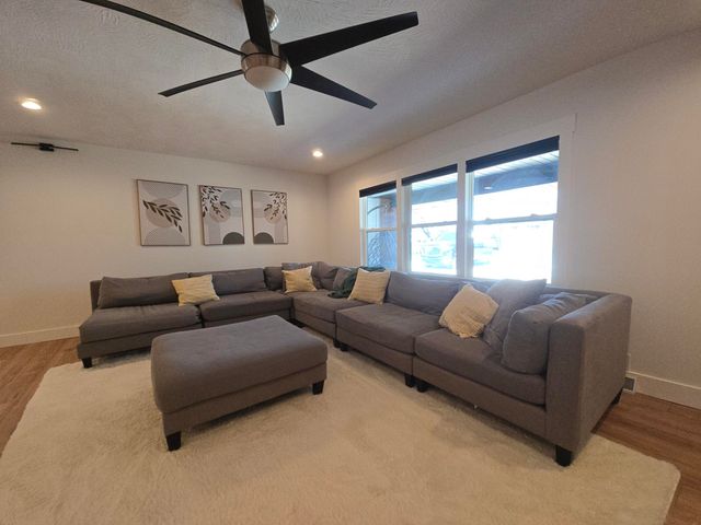 3216 W Ellison Drive, Springfield, MO 65810