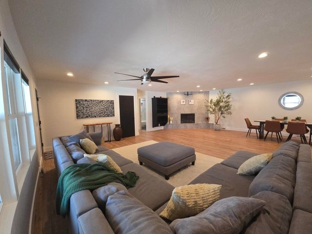 3216 W Ellison Drive, Springfield, MO 65810