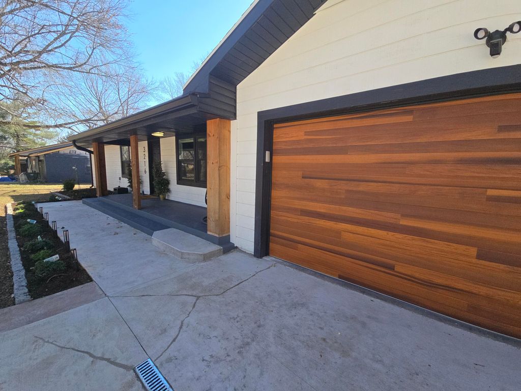 3216 W Ellison Drive, Springfield, MO 65810