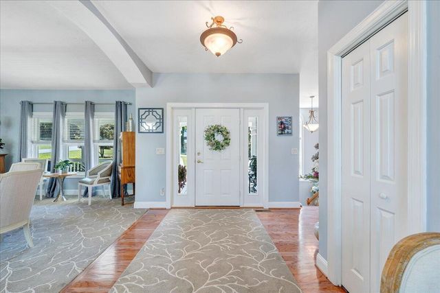 140 Peaks View DR, Moneta, VA 24121