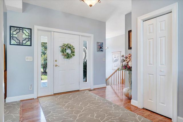 140 Peaks View DR, Moneta, VA 24121