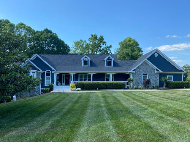 140 Peaks View DR, Moneta, VA 24121
