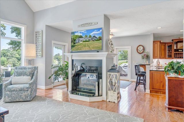 140 Peaks View DR, Moneta, VA 24121