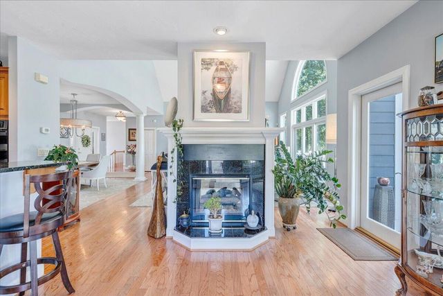 140 Peaks View DR, Moneta, VA 24121