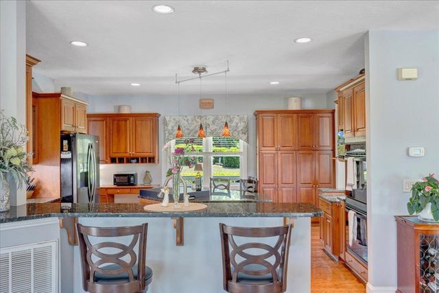140 Peaks View DR, Moneta, VA 24121
